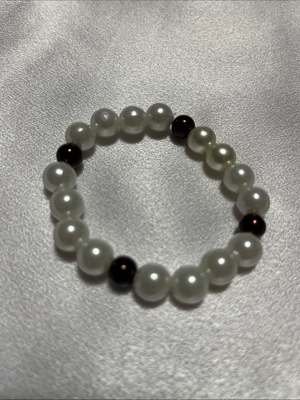 Classic White Pearl Stretch Bracelet with Dark Accent Beads